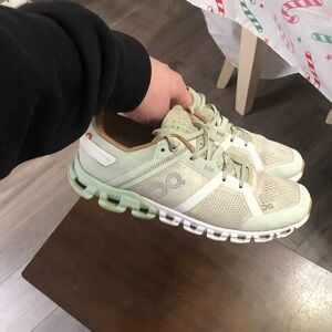 Women’s On Cloudflow ‘Seafoam Green size 7.5